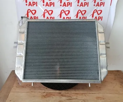 Két nước làm mát xe nâng