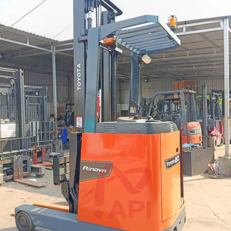 Xe nâng điện đứng lái Toyota 2 tấn