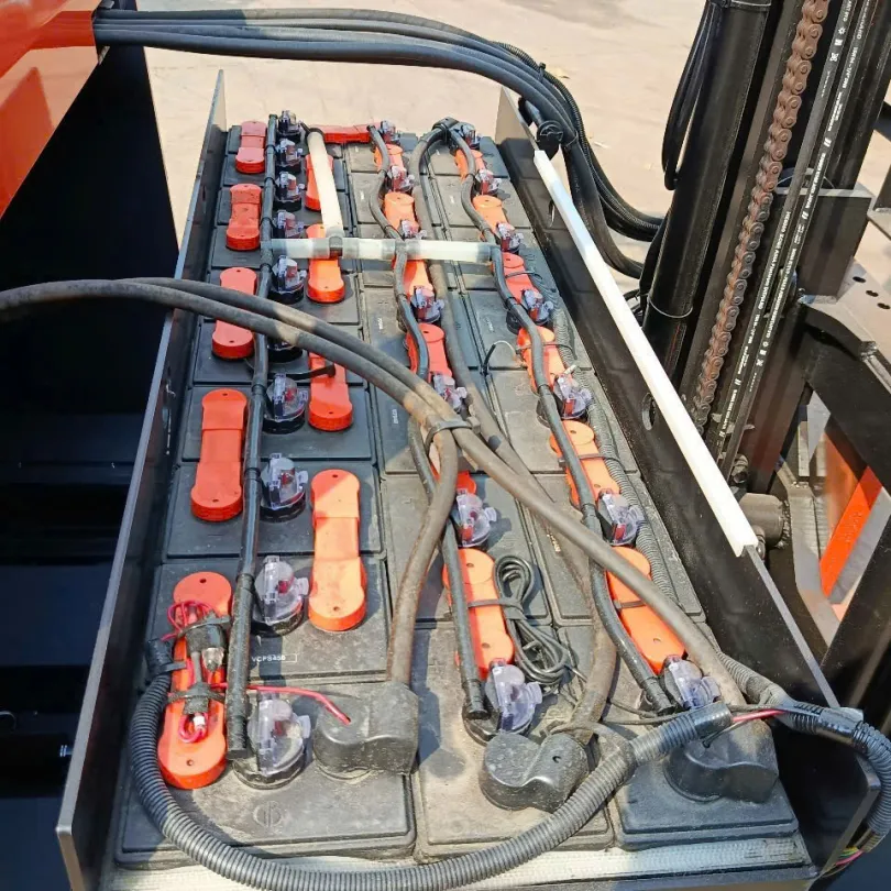 Xe nâng điện đứng lái Toyota 2 tấn