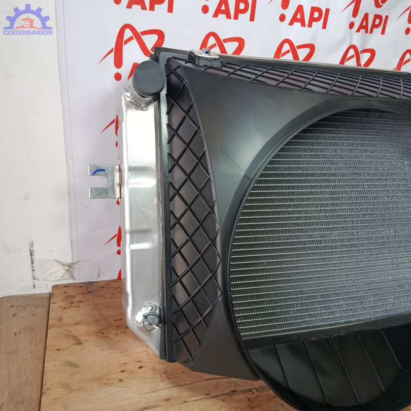 Két nước làm mát xe nâng