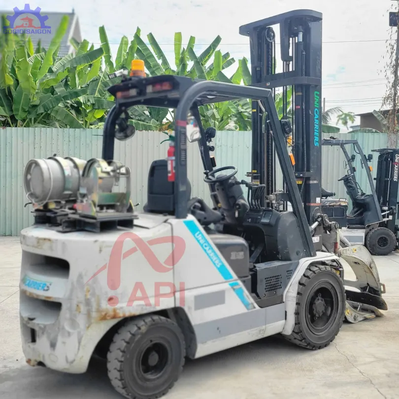 Xe nâng kẹp giấy tròn Unicarriers
